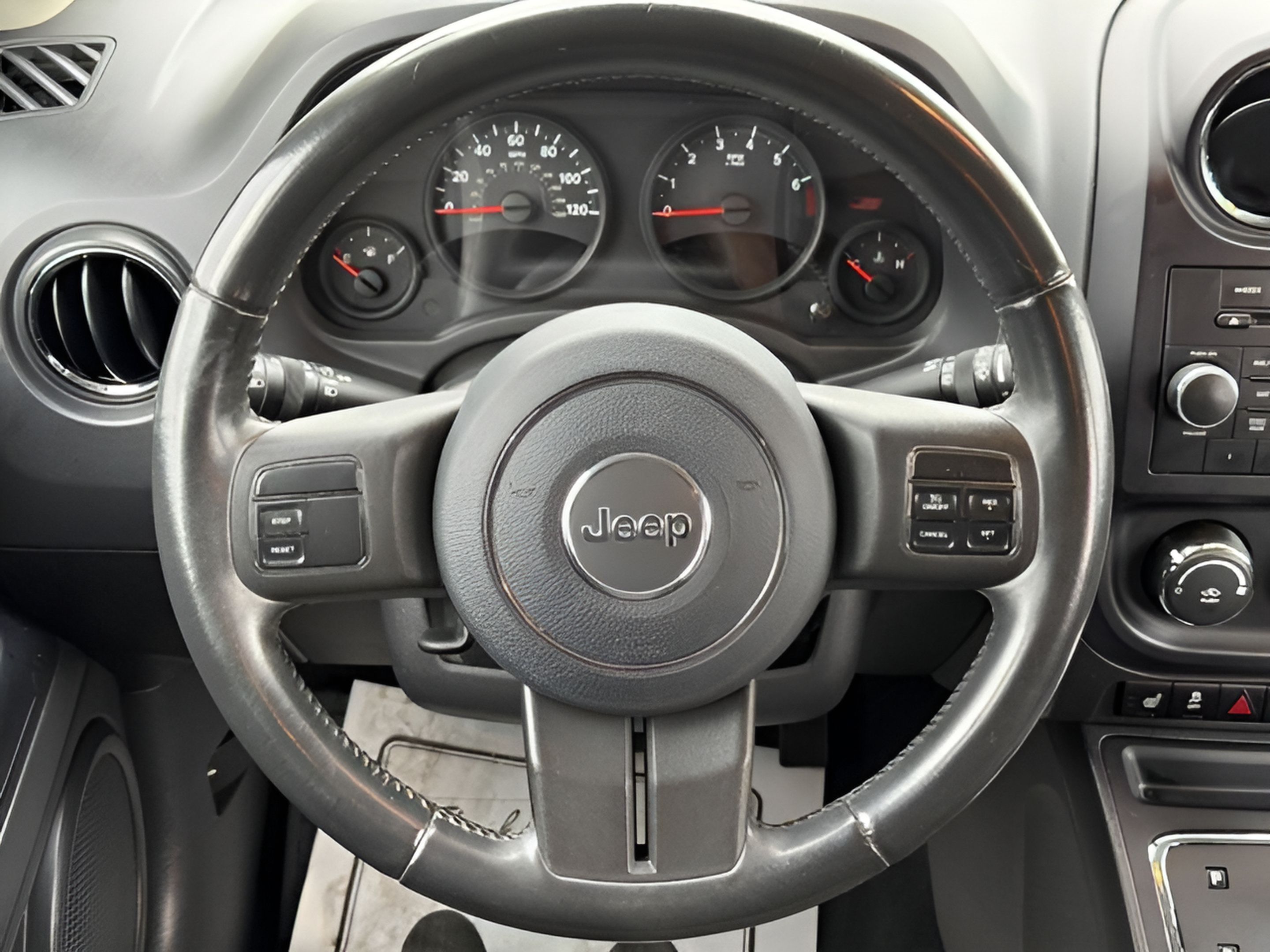 Used 2012 Jeep Compass Latitude w/ Sun/Sound Group FWD image 14