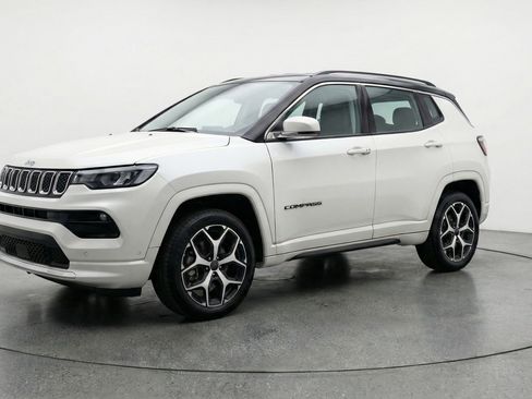 Used 2025 Jeep Compass Limited image 3