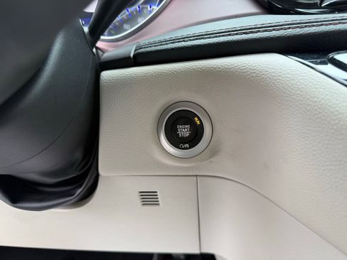 Used 2020 Chrysler Pacifica Limited image 58