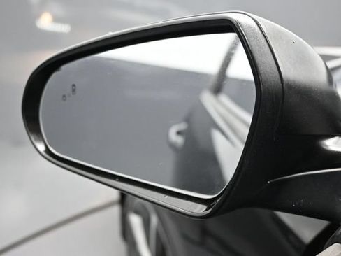 Used 2019 Hyundai Veloster 2.0 Premium FWD image 4
