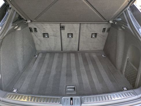 Used 2023 Porsche Macan image 10