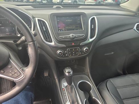 Used 2019 Chevrolet Equinox LT FWD image 2