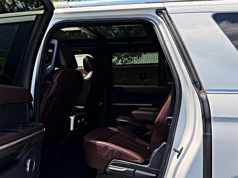 Used 2023 Ford Expedition Max Limited AWD/4WD image 10