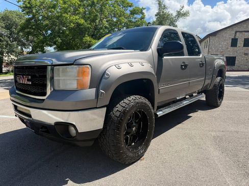 Used 2014 GMC Sierra 2500 SLE w/ SLE Preferred Package AWD/4WD image 1