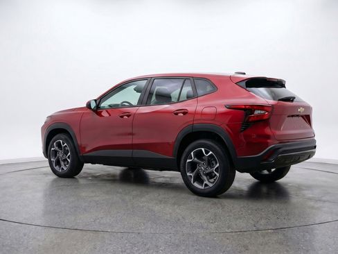 Used 2025 Chevrolet Trax LT FWD image 6