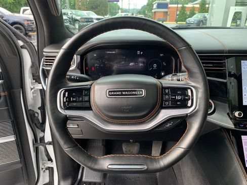 Used 2023 Jeep Grand Wagoneer Series III AWD/4WD image 23
