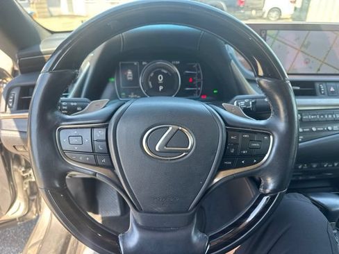 Used 2019 Lexus ES 300h w/ Accessory Package 2 FWD image 17