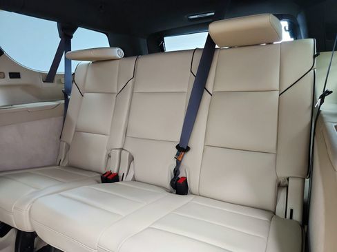 Used 2021 Cadillac Escalade ESV Premium Luxury AWD/4WD image 12