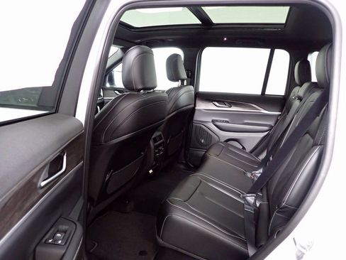 New 2025 Jeep Grand Cherokee Limited image 27