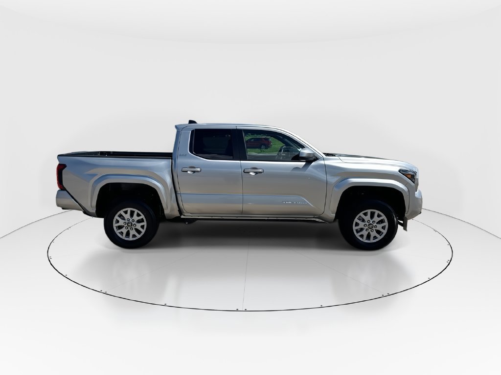 Used 2026 Toyota Tacoma SR5 AWD/4WD image 9