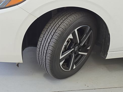 Used 2024 Nissan Sentra SV image 30