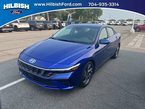 Used 2025 Hyundai Elantra SEL FWD image 1