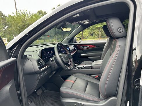 Used 2024 Chevrolet Traverse RS w/ LPO, Floor Liner Package image 38