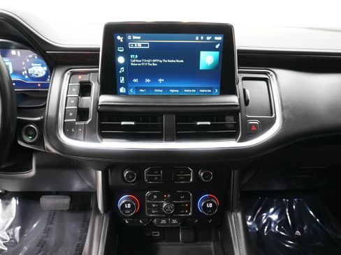 Used 2022 Chevrolet Suburban Z71 w/ Luxury Package AWD/4WD image 23
