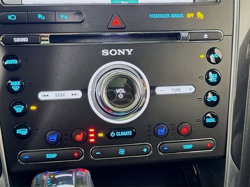 Used 2017 Ford Explorer Platinum image 19