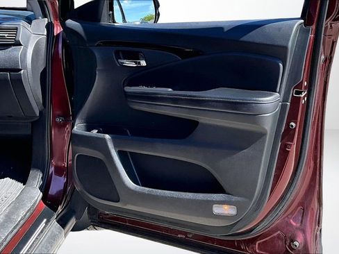 Used 2018 Honda Pilot Touring image 27