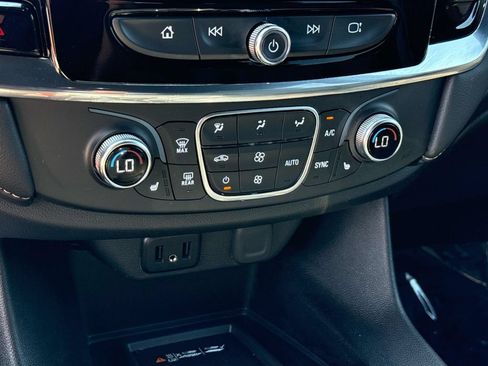 Used 2023 Chevrolet Traverse LT AWD/4WD image 6