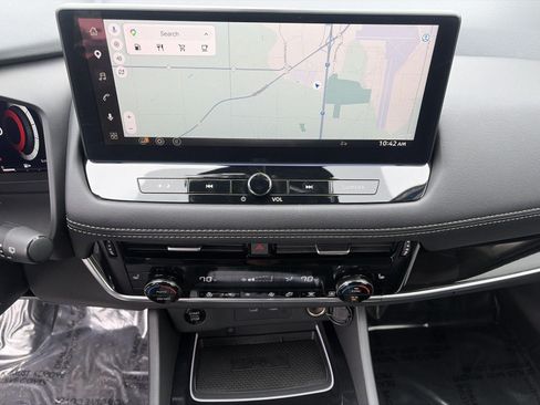 Used 2025 Nissan Rogue SL AWD/4WD image 7