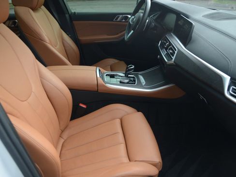 Used 2022 BMW X5 sDrive40i w/ M Sport Package image 12