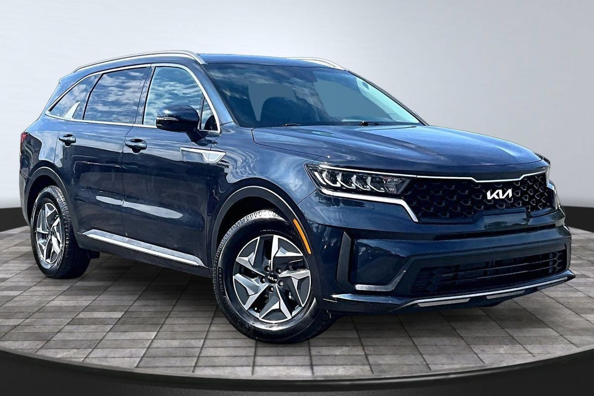 Used 2022 Kia Sorento S AWD/4WD image 3