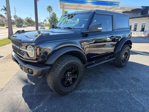 Used 2023 Ford Bronco Wildtrak image 3