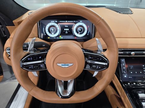 Used 2025 Aston Martin DB12 Convertible image 11