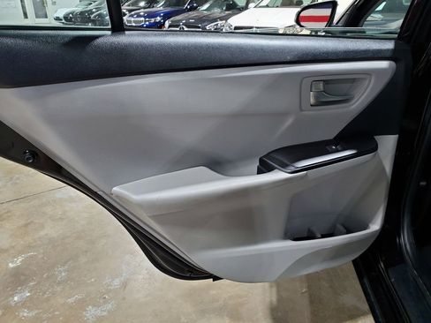 Used 2017 Toyota Camry SE FWD image 23