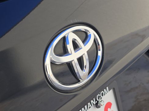 Used 2024 Toyota Highlander XLE image 12