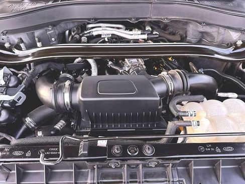 Used 2020 Ford Explorer Platinum w/ Premium Technology Package image 30