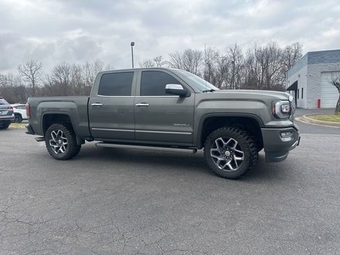 Used 2018 GMC Sierra 2500 Denali w/ Duramax Plus Package image 3
