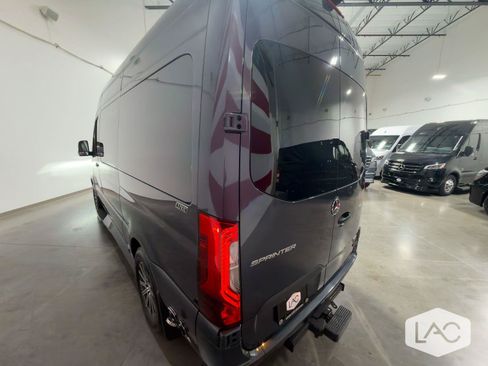 Used 2022 Mercedes-Benz Sprinter 2500 image 11