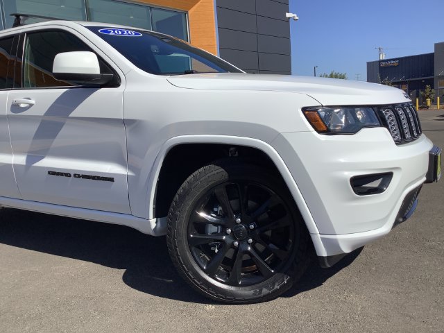 Used 2020 Jeep Grand Cherokee Altitude AWD/4WD image 3