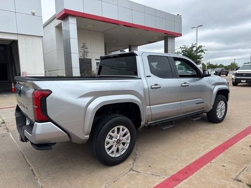 Used 2025 Toyota Tacoma SR5 AWD/4WD image 5