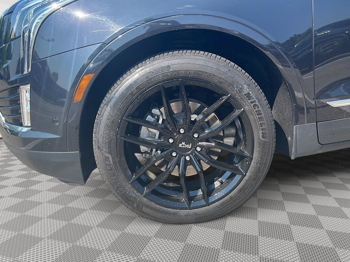 Used 2019 Cadillac XT5 Premium Luxury w/ Driver Assist Package AWD/4WD image 9