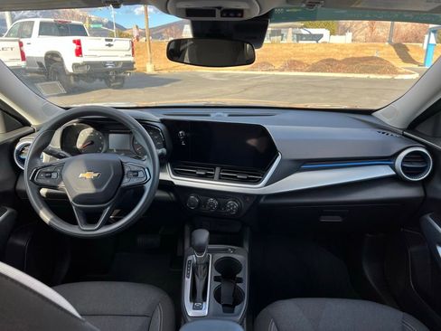 Certified 2025 Chevrolet Trax LS w/ LS Convenience Package image 21