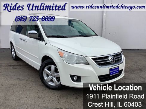 Used 2010 Volkswagen Routan SEL Premium FWD image 4