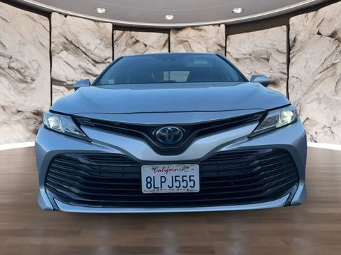 Used 2019 Toyota Camry LE image 2