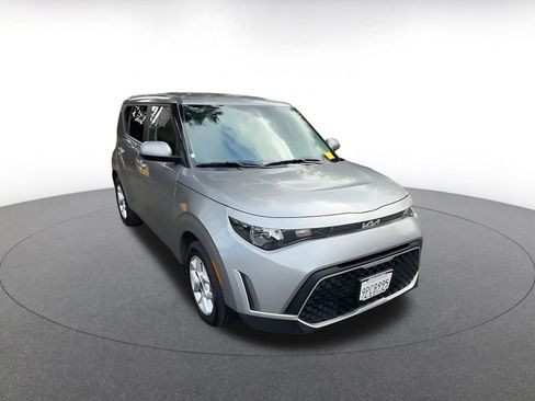 Used 2025 Kia Soul LX w/ LX Technology Package image 3