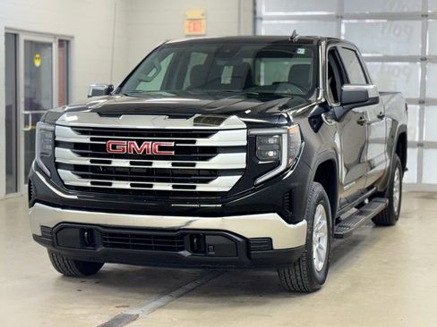 New 2026 GMC Sierra 1500 SLE image 3