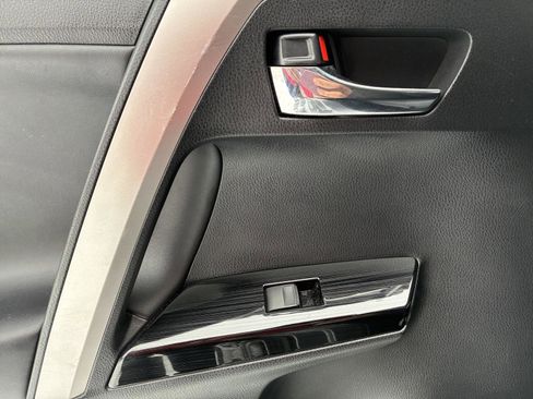 Used 2018 Toyota RAV4 Limited image 29