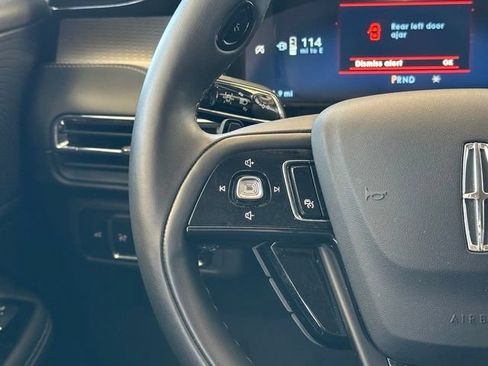 Used 2025 Lincoln Corsair Reserve AWD/4WD image 8