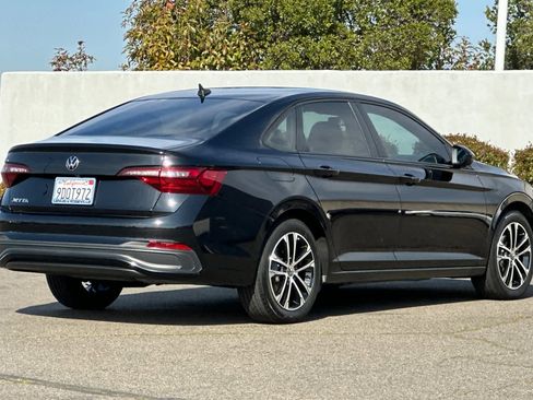 Used 2022 Volkswagen Jetta Sport image 2