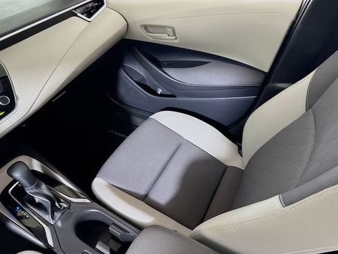 Used 2025 Toyota Corolla LE FWD image 20