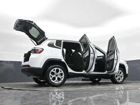 Used 2025 Jeep Compass Sport w/ Mopar Graphics Package image 50