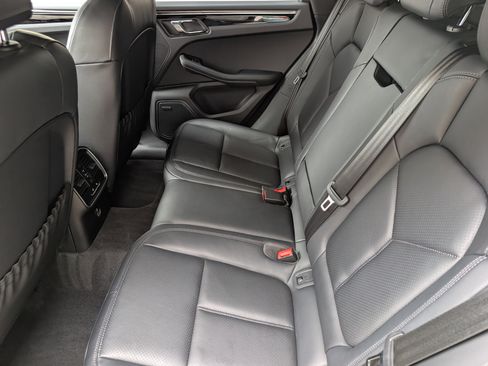 Certified 2025 Porsche Macan image 22