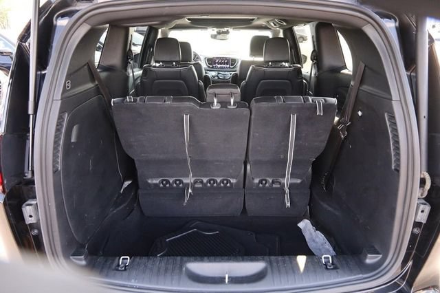 Used 2025 Chrysler Pacifica Limited FWD image 7