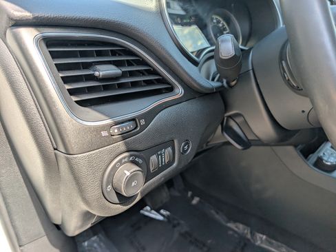 Used 2023 Jeep Cherokee Trailhawk w/ Sun & Sound Group AWD/4WD image 23
