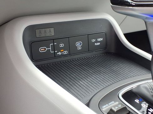 Used 2025 Hyundai Kona SEL FWD image 21