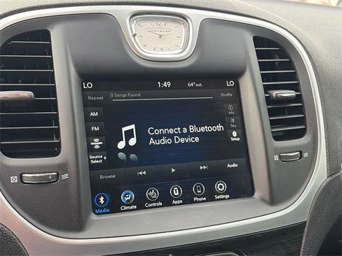 Certified 2022 Chrysler 300 Touring L image 19