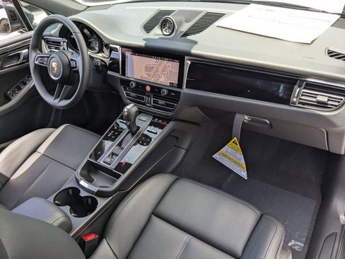 Certified 2025 Porsche Macan AWD/4WD image 27